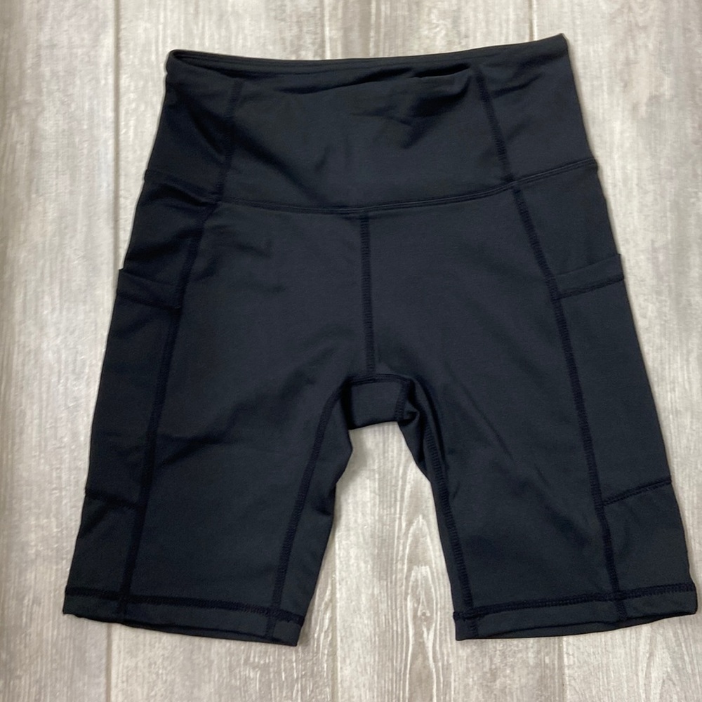 NWOT! Black shorts with phone pockets!